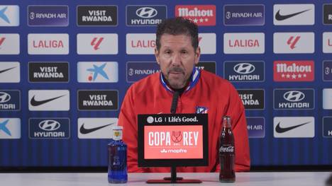 Atletico-Trainer Diego Simeone entschuldigt sich für seine Aktion im Halbfinal-Spiel der spanischen Supercopa gegen Real Madrid bei Florentino Perez und Vinicius Junior und lobt den FC Barcelona.