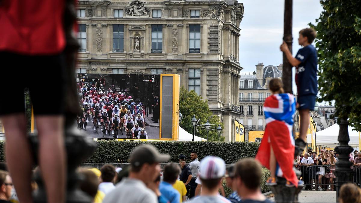 In Paris verfolgten Massen das finale Spektakel draußen im Public Viewing