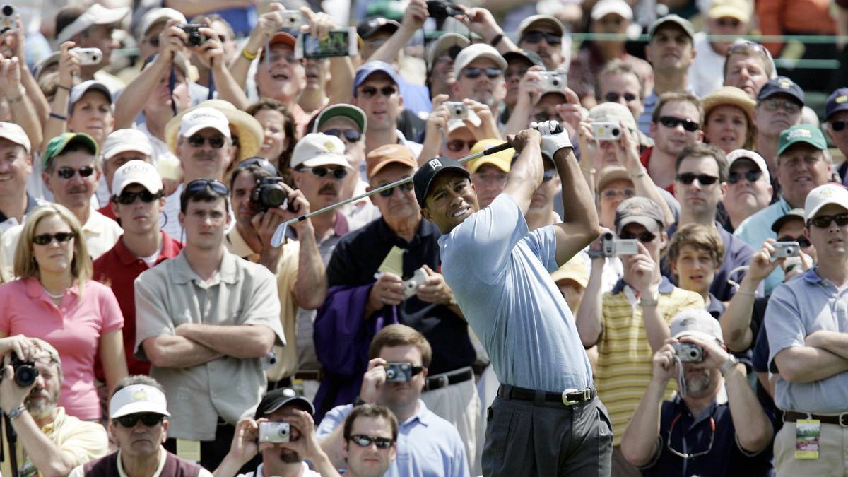 Ein weiteres Privileg für den Sieger: Er darf das Turnier mit dem ersten Schlag eröffnen