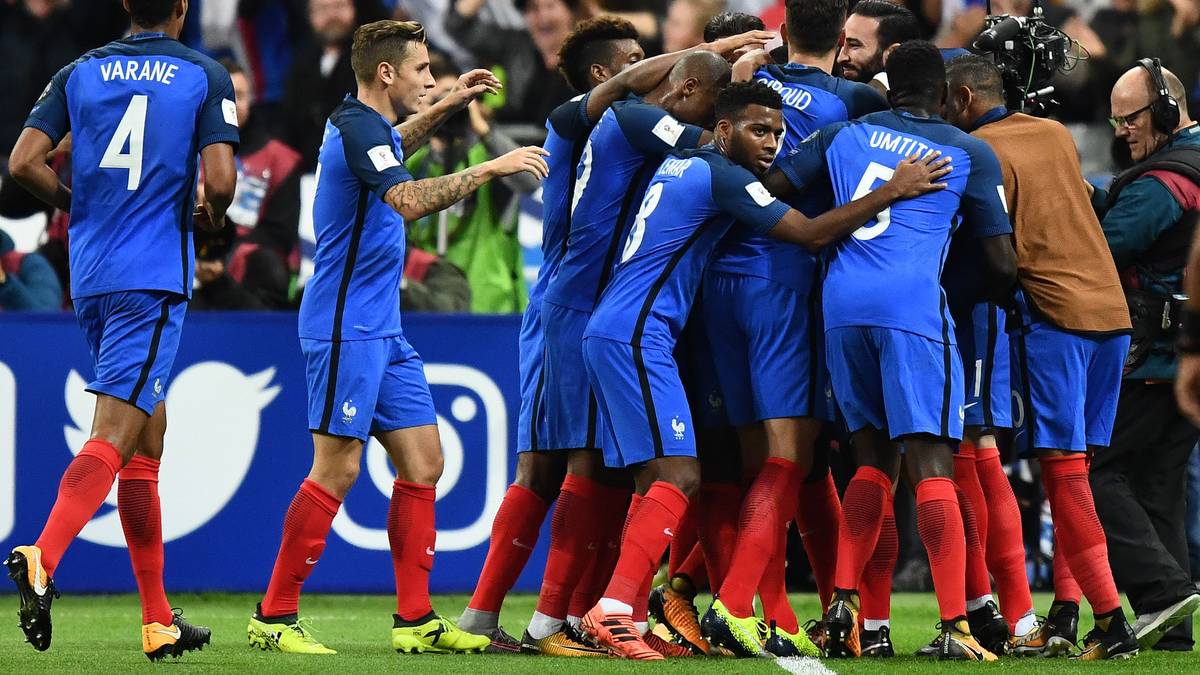 TOPF 1 - FRANKREICH (7): Die Franzosen jubeln am letzten Spieltag der Qualifikation. Mit dem 2:1-Sieg über Weißrussland übertrumpfen Les Bleus Schweden und sichern sich als Gruppenerster das Direktticket nach Russland