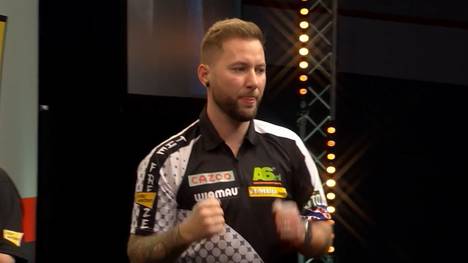 Danny Noppert sichert sich den Einzug in die nächste Runde. Im Decider behält er gegen Vincent Van der Voort die Nerven.