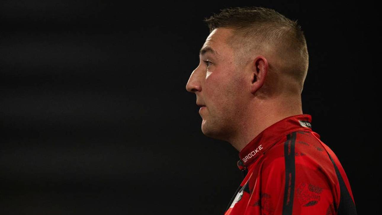 Nathan Aspinall steht in der zweiten Runde der Darts-WM