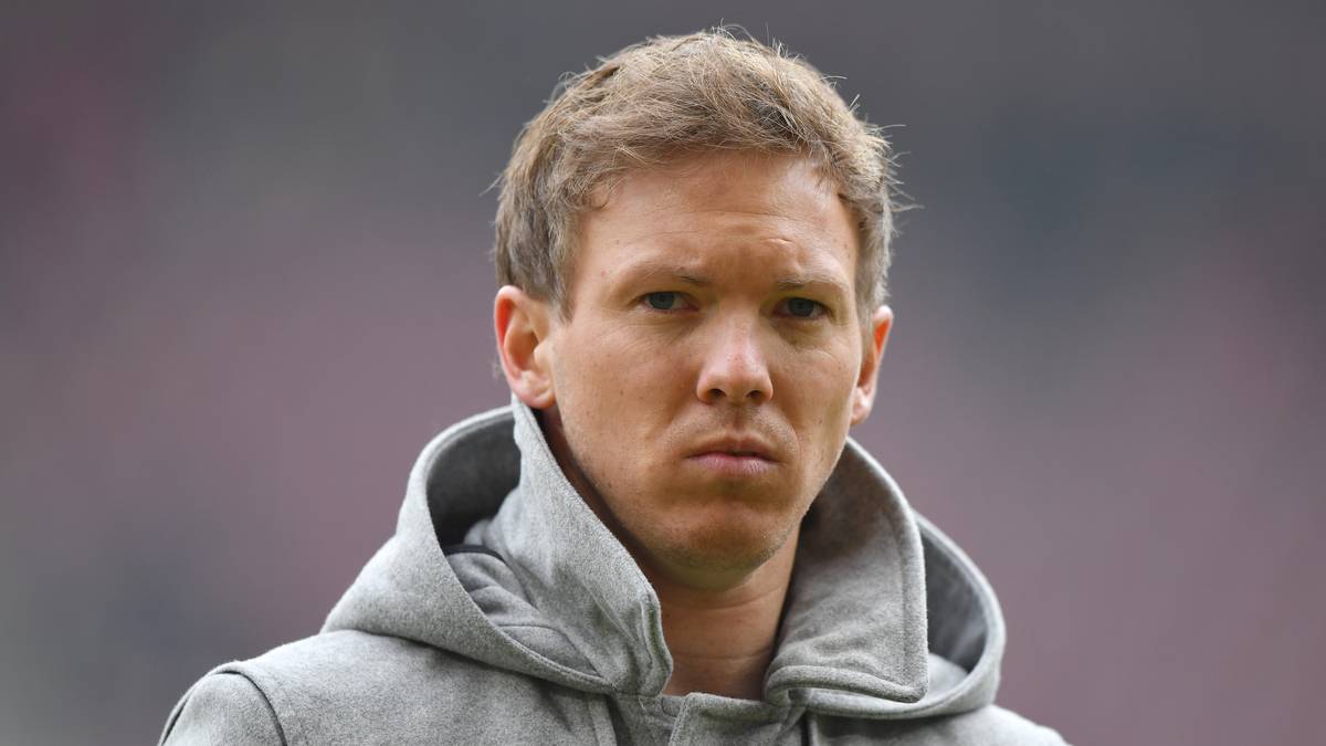 Nagelsmann ist nicht nur sportlich schnell gereift, auch privat fiel ihm auf tragische Weise früh Verantwortung zu: Mit 20 - im selben Alter, als seine aktive Fußball-Karriere endete, starb sein Vater. Er organisierte die Beerdigung, das Behördliche, den Umzug seiner Mutter. Es prägte
