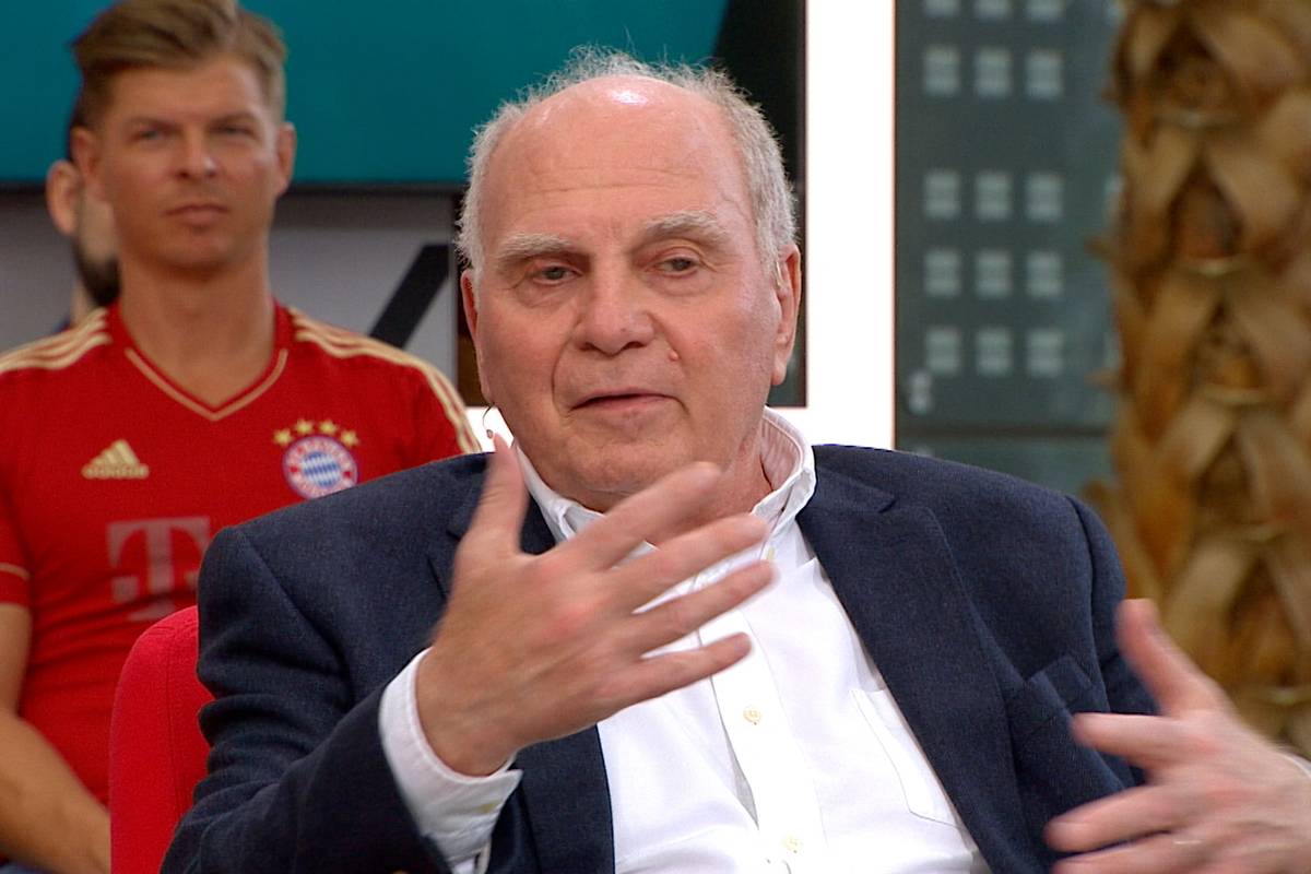 Uli Hoeneß gibt zu, dass Max Eberl mit der Streitkultur beim FC Bayern zu kämpfen hat. Im SPORT1 Doppelpass spricht er über die Zukunft des Sportvorstands. 