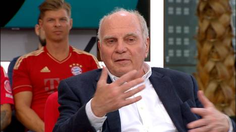 Uli Hoeneß gibt zu, dass Max Eberl mit der Streitkultur beim FC Bayern zu kämpfen hat. Im SPORT1 Doppelpass spricht er über die Zukunft des Sportvorstands. 