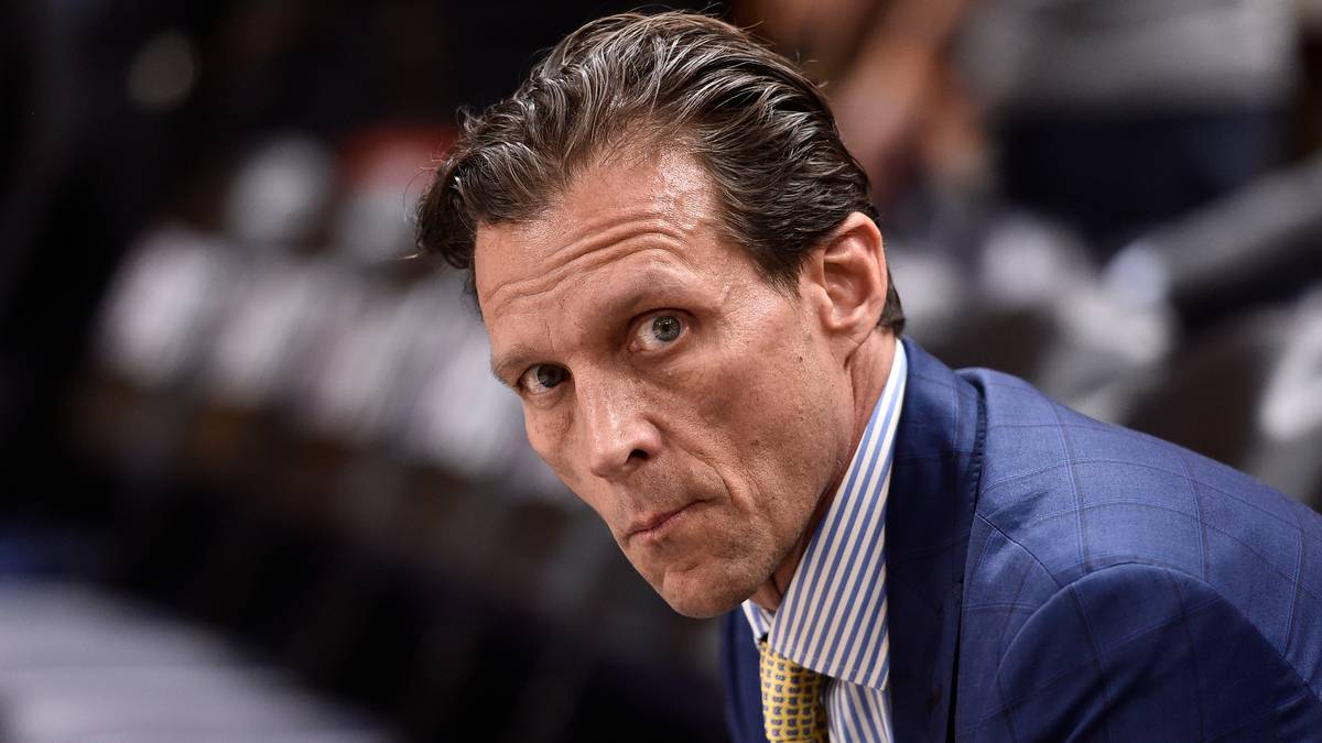 Coach Snyder formt Donovan Mitchell in Windeseile zur Offensiv-Maschine und führt sein Team ohne einen einzigen All Star in die Postseason. Dabei lässt Utah unter anderem die Spurs, Pelicans und Clippers hinter sich