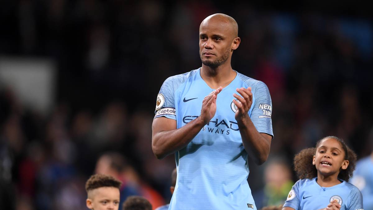 Vincent Kompany (Bild) verlässt die Citizens nach elf Jahren und wird Spielertrainer in Anderlecht. Ansonsten wurden etliche Leihspieler neu verliehen und Pablo Marí für knapp über eine Million Euro nach Brasilien verkauft