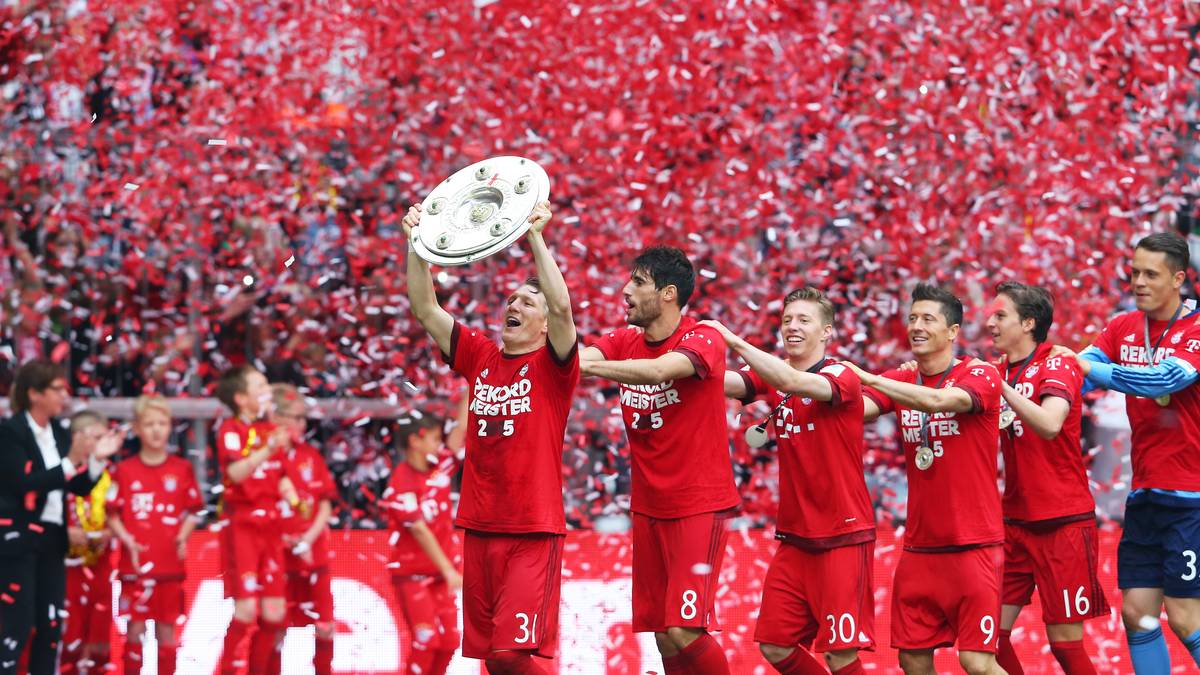 In der Meister-Polonaise geht es über den Rasen