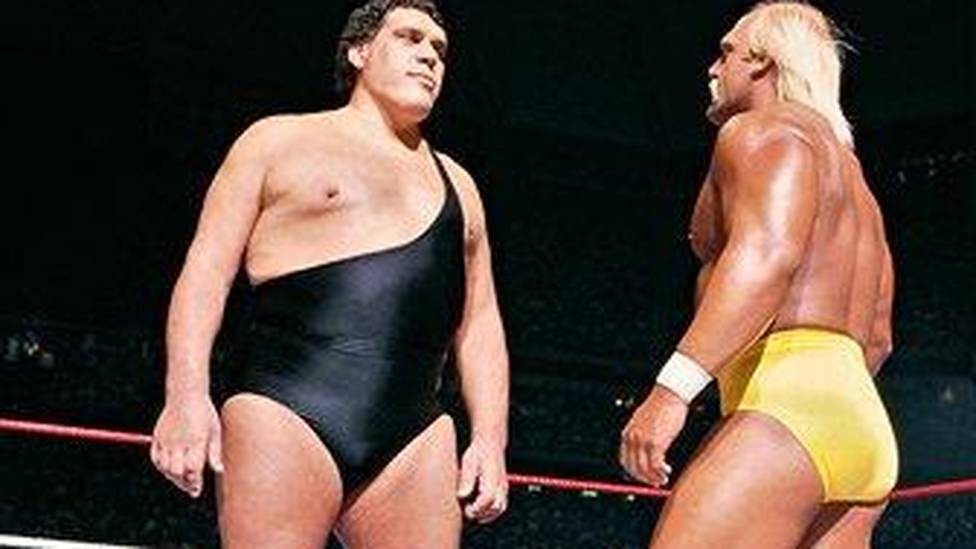 Hulk Hogan (r.) traf bei WrestleMania III auf André the Giant