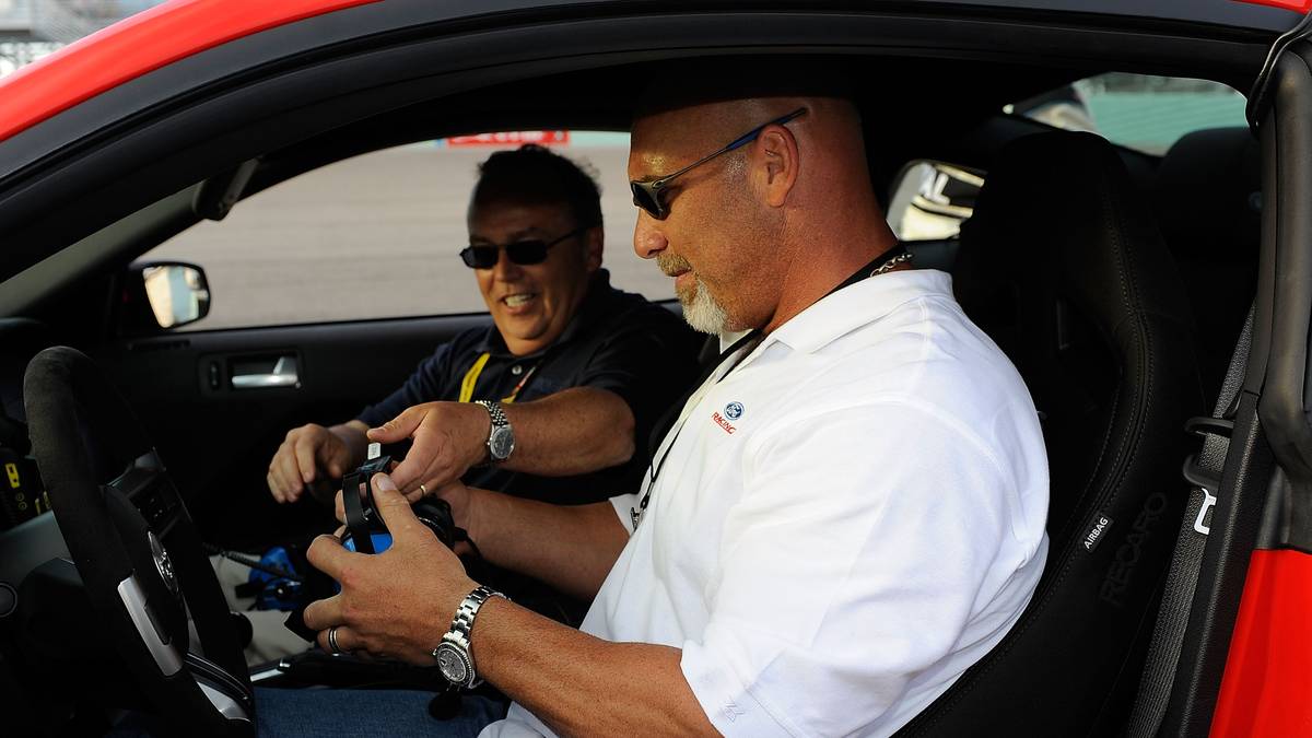 Ansonsten kommentierte Goldberg in der Zwischenzeit MMA-Kämpfe, setzte sich für wohltätige Zwecke ein, war Stargast vieler TV-Shows und Sportereignisse. Vor allem der Motorsport hat es ihm angetan, er sammelt Oldtimer-Autos