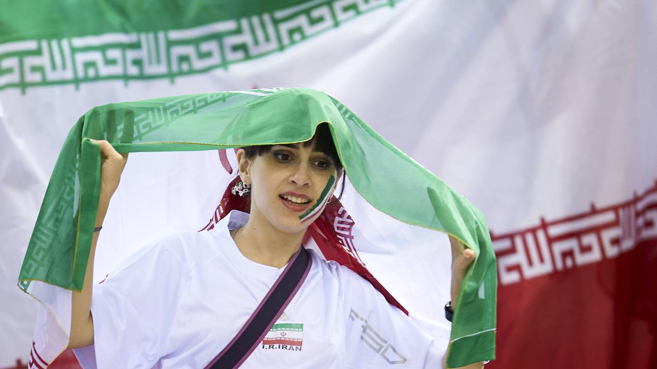Iran lässt Zuschauerinnen zu