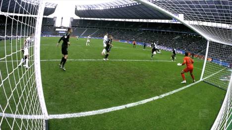 Hertha BSC fährt einen verdienten Heimsieg gegen Paderborn ein. Haris Tabakovic erzielt einen spektakulären Treffer.