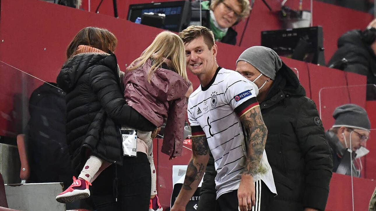 Jubilar Kroos mit schöner Geste