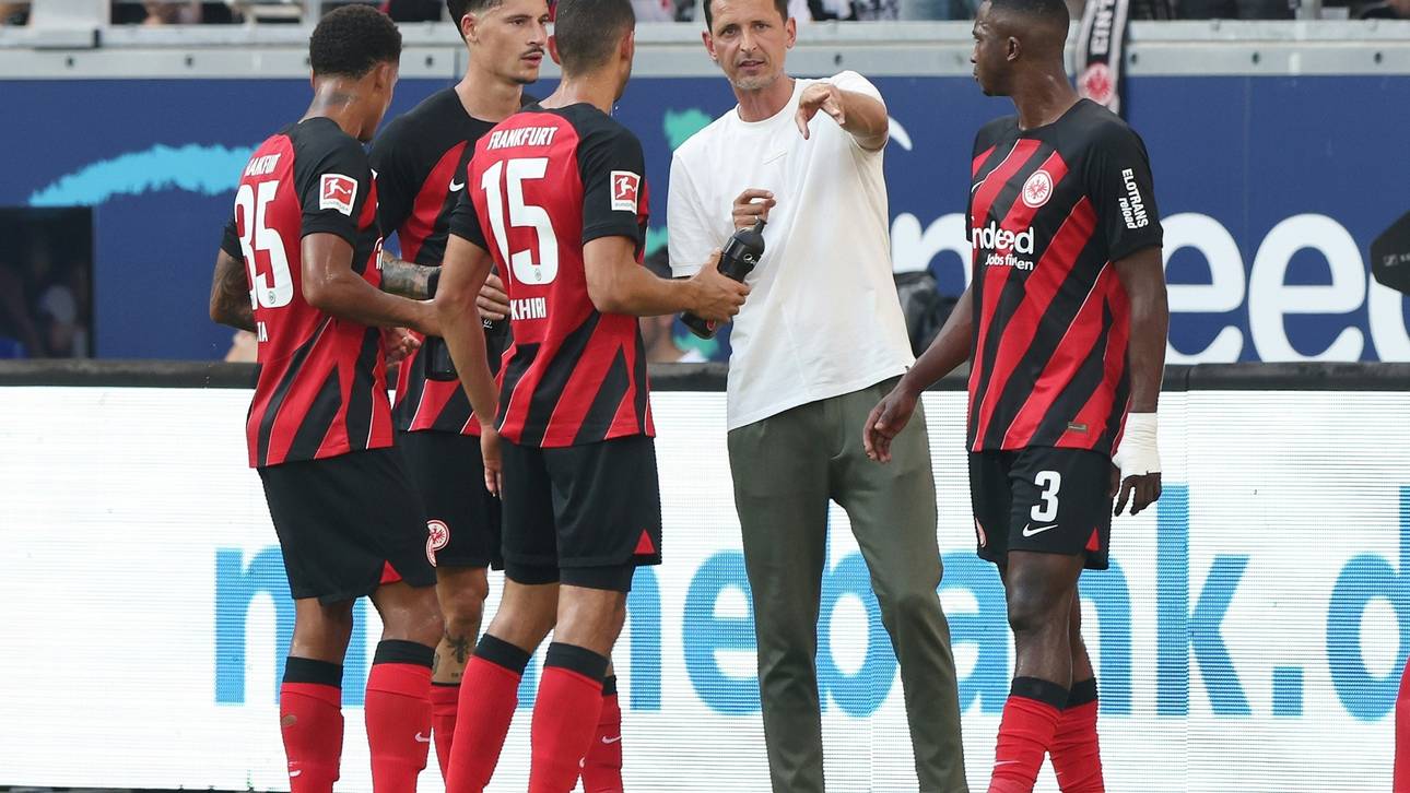 Derbysieger: Historische Toppmöller-Premiere glückt