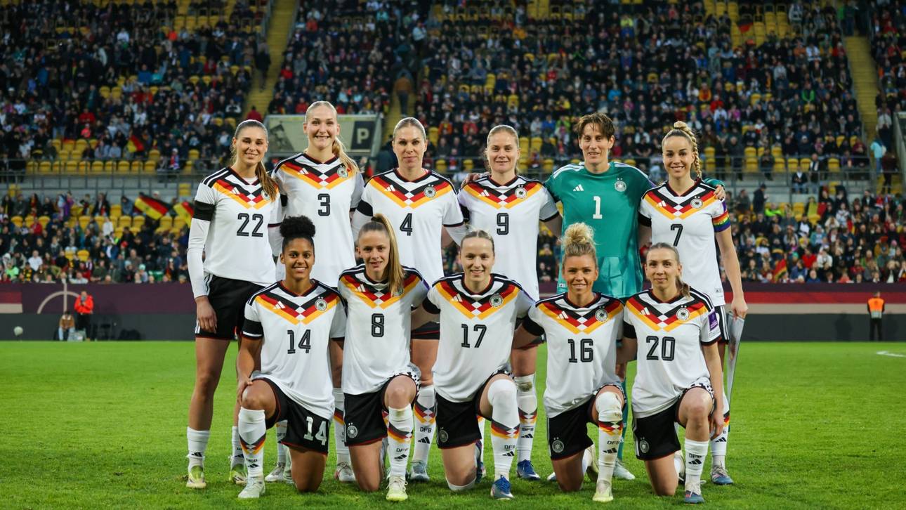 „Bin gespannt“: DFB-Frauen müssen auf Kunstrasen bestehen