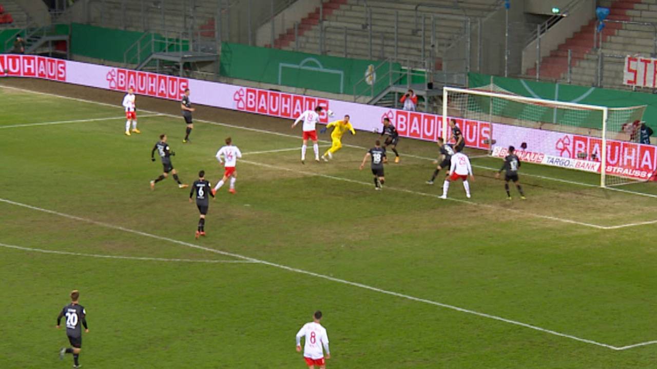 DFB-Pokal: Irre Dreifach-Chance! Hier lässt Regensburg die Verlängerung liegen