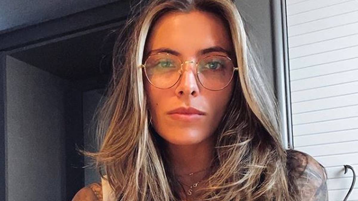 Loris Karius' Liebe Sophia Thomalla bleibt in Sachen Klopapier gelassen - und 
kommentiert in Anspielung auf das rare Klopapier hierzulande: "Anscheinend meine einzige Rolle im Jahr 2020". Aber wer weiß?!.