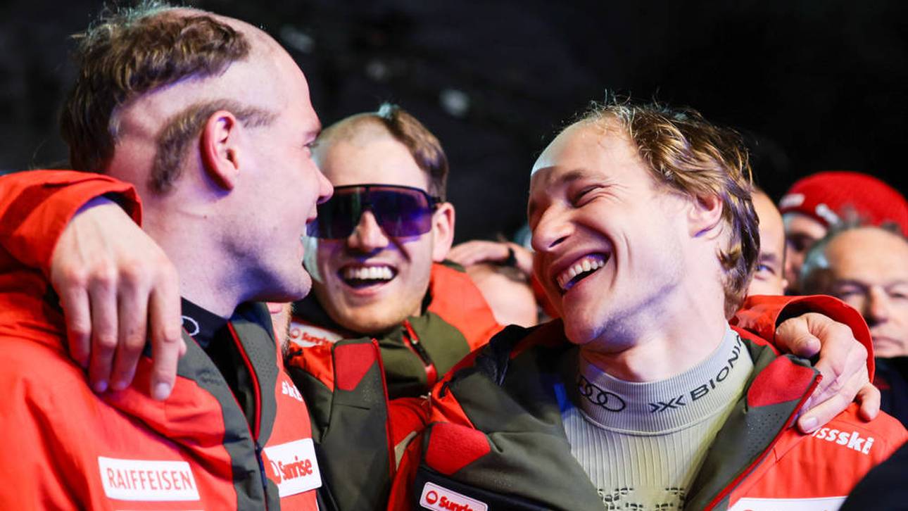 Stefan Rogentin (l.) und Marco Odermatt ließen sich nach der Abfahrt scheren