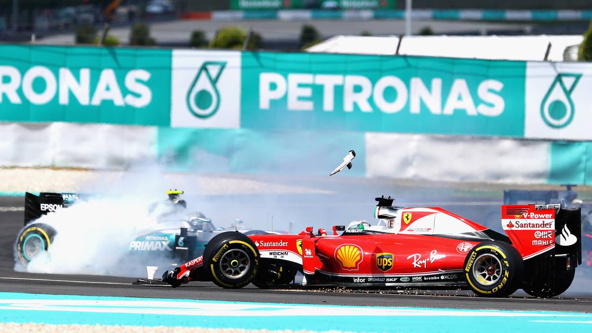 In Malaysia schießt Vettel Mercedes-Pilot Nico Rosberg beim Überholversuch ab, für den Deutschen ist das Rennen wieder einmal nach nur wenigen Sekunden beendet. Die Entschuldigung folgt später per Telefon