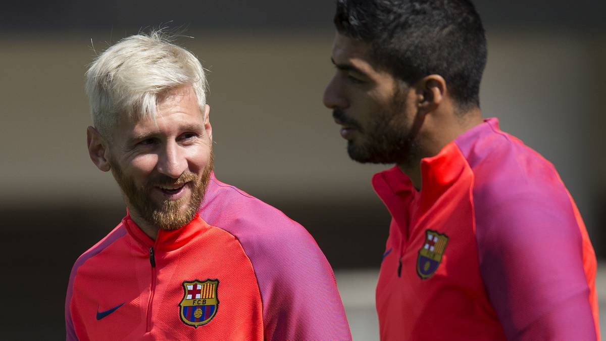 Erst am 26. Oktober 2013, über zwei Monate nach dem Saisonstart, feierte der "Vampir" das Debüt für seinen neuen Arbeitgeber FC Barcelona