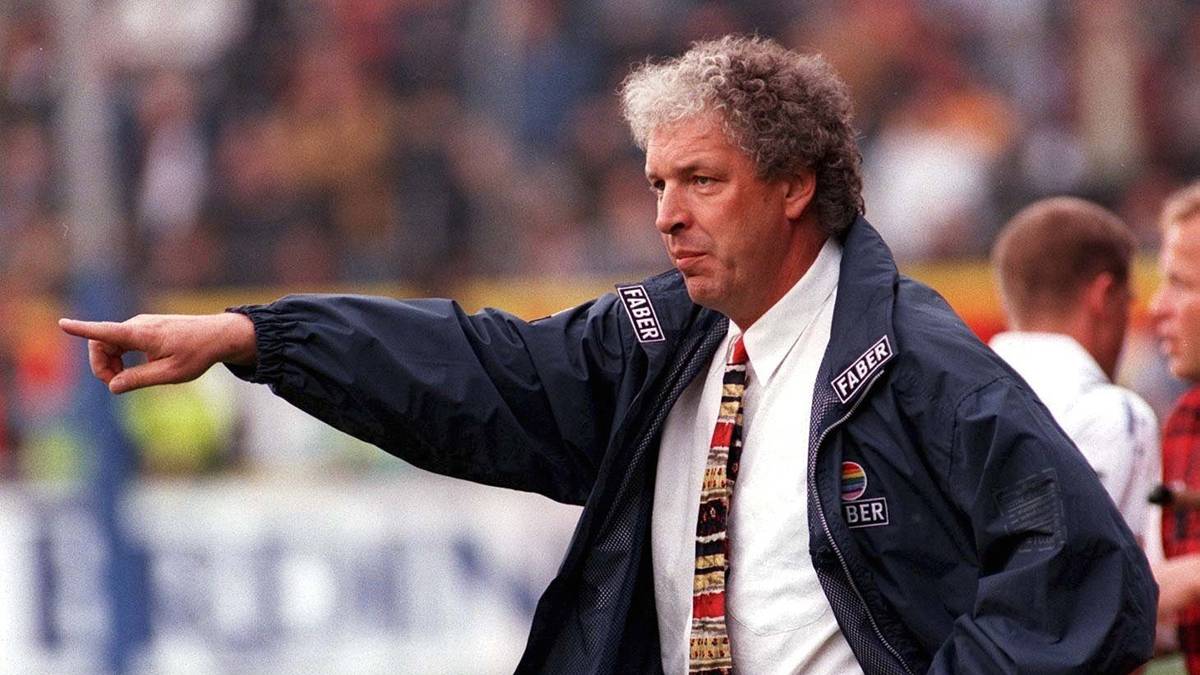 KLAUS und HEINZ TOPPMÖLLER: "Toppi" (im Bild als Trainer) erzielte 107 Tore für den 1. FC Kaiserslautern. Was nur die wenigsten wissen: Sein Bruder Heinz lief viermal für die Roten Teufel auf und traf dabei einmal 