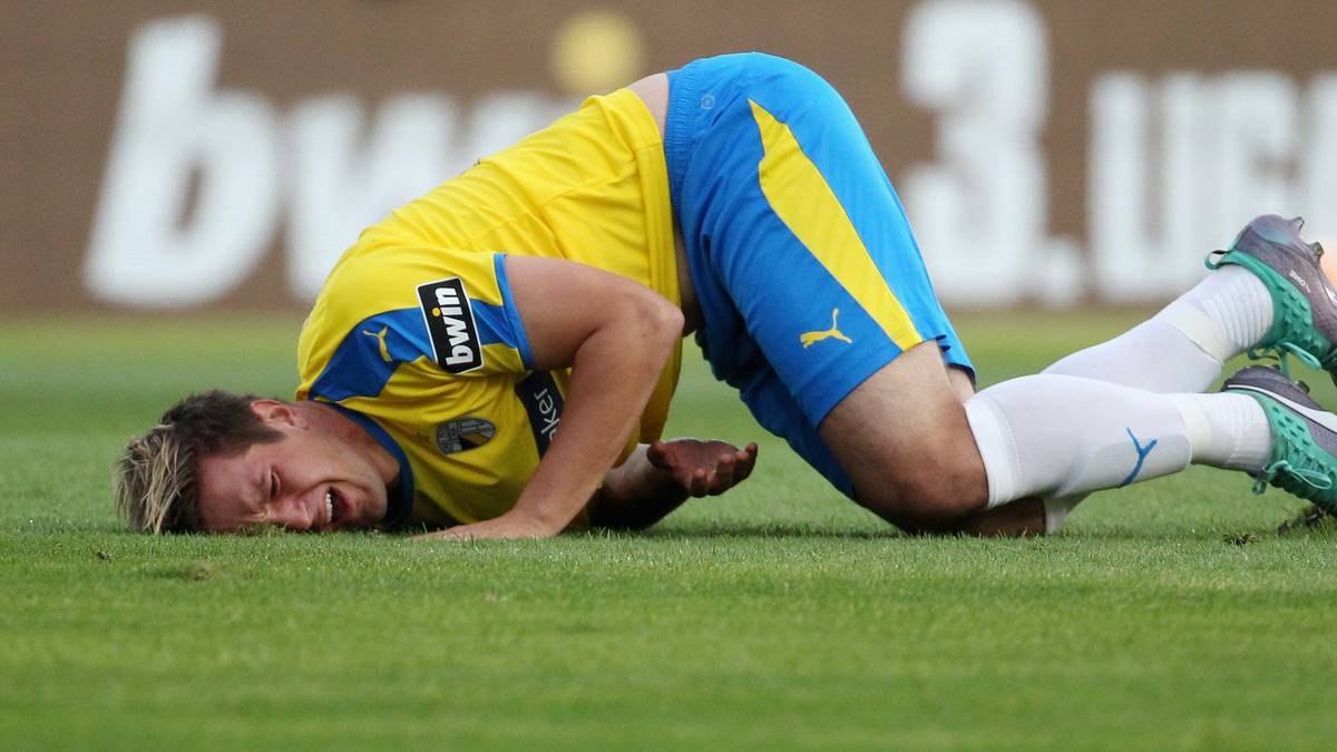 Eigentlich sollte Pannewitz bereits im Oktober 2018 aus dem Kader geworfen werden, als er betrunken zum Training erschien. Der Geduldsfaden der Jena-Verantwortlichen riss endgültig, Pannewitz wurde rausgeschmissen. Aktuell kickt er beim FC Amed, in der 9.(!) Liga