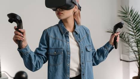 Mehr und mehr Unternehmen investieren in die Entwicklung von VR-Brillen und Headsetzs. Da stellt sich uns die Frage: Ist VR die Zukunft des eSports?