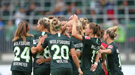 Die Frauen des VfL Wolfsburg stehen nach einem Kantersieg im Achtelfinale der Champions League