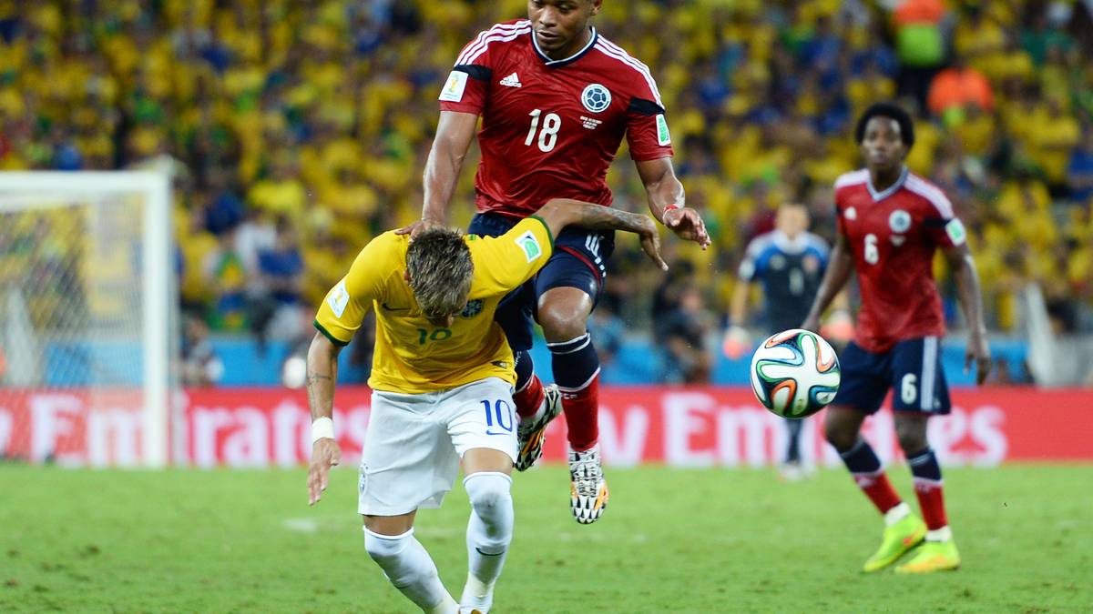 Dass es in WM-Partien mehr zur Sache geht als sonst, wird auch 2014 wieder deutlich. Kolumbiens Camilo Zuniga wird von den brasilianischen Medien zerrissen und erhält von den Fans der Selecao Morddrohungen, nachdem er Neymar im WM-Viertelfinale so in den Rücken springt, dass Brasiliens Hoffnungsträger sich einen Wirbelbruch zuzieht und die restlichen Partien verpasst. Die Aktion löst nahezu Volkstrauer aus. Zuniga kommt ganz ohne Bestrafung davon