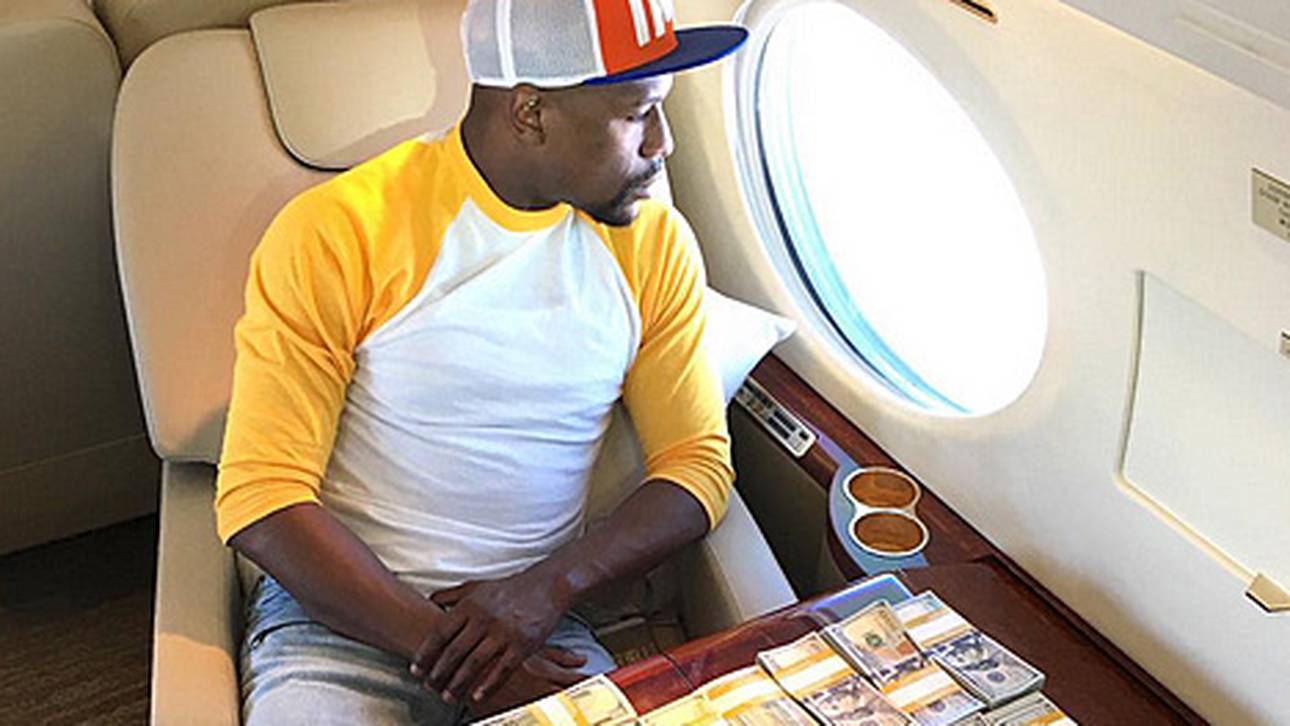 Mayweather fliegt sein Geld spazieren