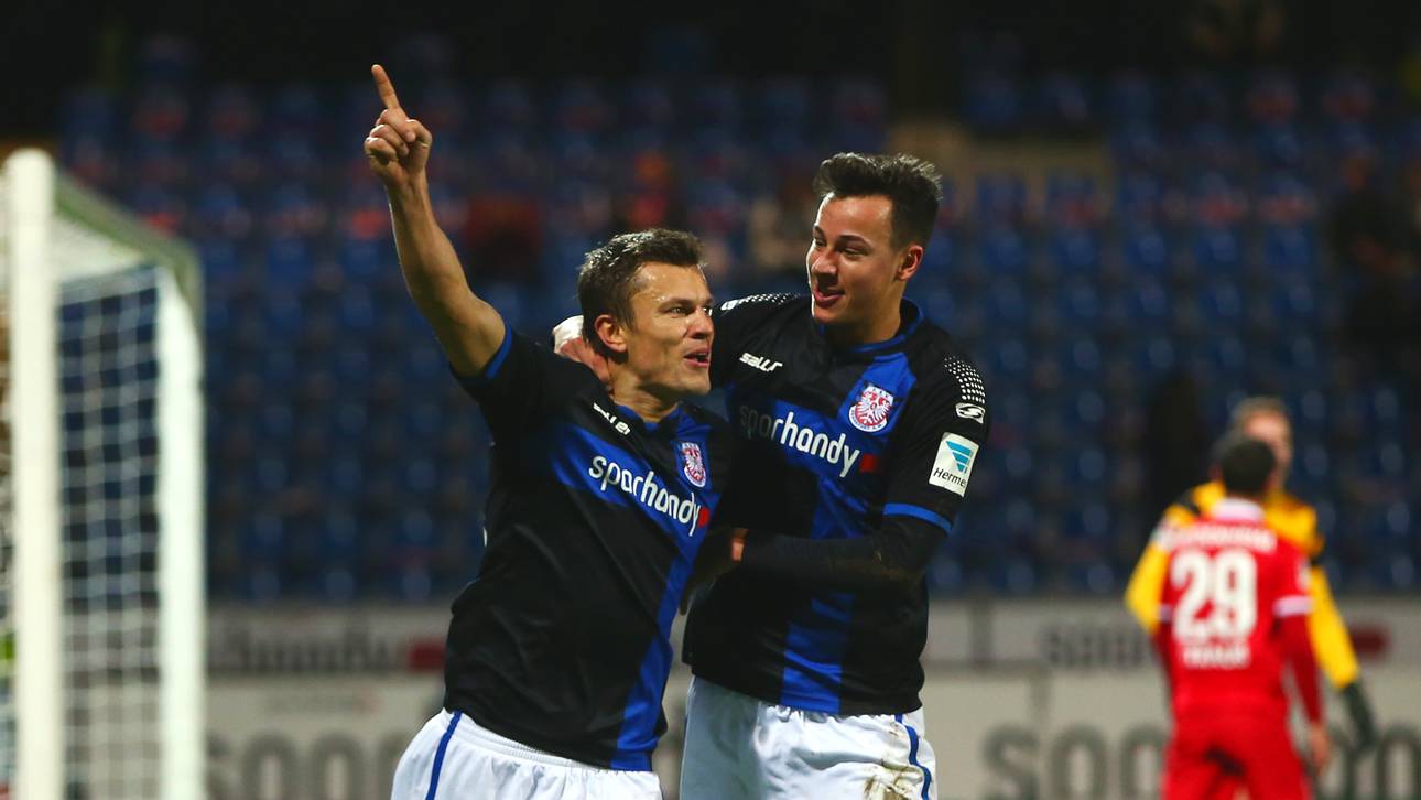 Paderborn holt Piossek und Dedic