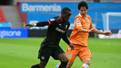 Masaya Okugawa (r.) traf in der 57. Minute für Bielefeld