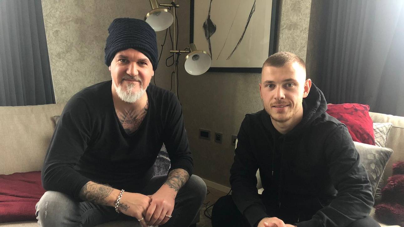 SPORT1-Reporter Reinhard Franke (l.) besuchte Max Meyer in London