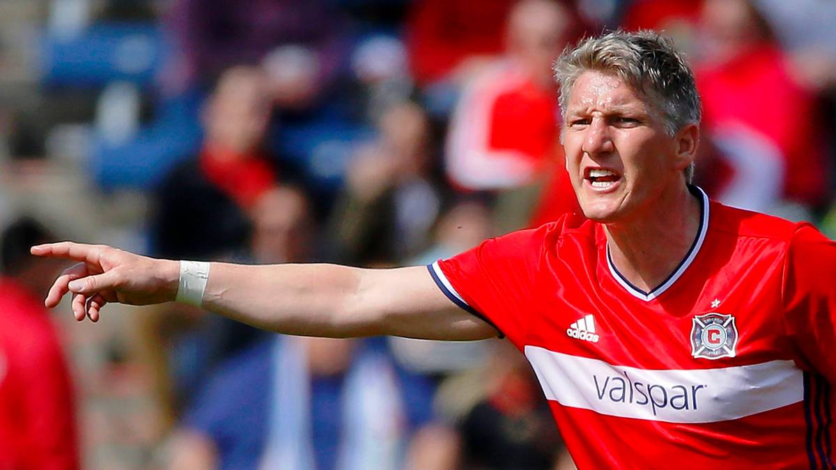BASTIAN SCHWEINSTEIGER: Der Bart fehlt zwar noch, aber die ergraute Leitfigur des deutschen Fußballs ist ohne Frage Bastian Schweinsteiger. Spätestens seit seinem heldenhaften Einsatz im WM-Finale 2014 wird er von den Fans in Schwarz-Rot-Gold verehrt