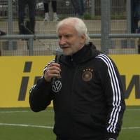Ansprache vorm Training: So begeistert Völler die Fans