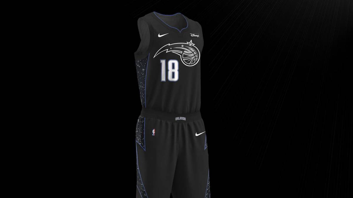 ORLANDO MAGIC: Die mit Sternen versehenen Seitenteile umrahmen das Magic-Logo auf der Brust