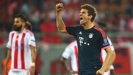 Thomas Müller vom FC Bayern bejubelt einen Treffer gegen Olympiakos Piräus