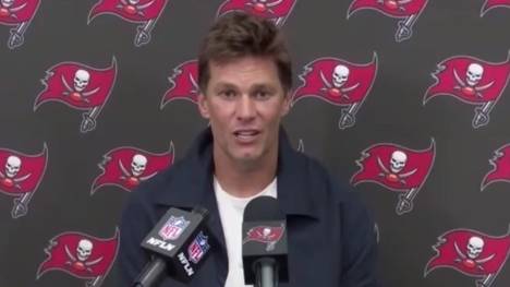 Tom Brady und die Tampa Bay Buccaneers ziehen nach dem Sieg gegen die Carolina Panthers in die Playoffs ein. Zum ersten Mal in der Franchise-Geschichte erzielt eine Mannschaft zwei Saisons in Folge elf Siege.