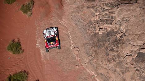 Mini's driver French Stephane Peterhansel and his co-driver Portuguese Paulo Fiuza compete during the Stage 3 of the Dakar 2020 around Neom, Saudi Arabia, on January  7, 2020. (Photo by FRANCK FIFE / AFP) (Photo by FRANCK FIFE/AFP via Getty Images)
