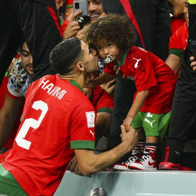Die Fußball-Welt feiert den Favoritenschreck Marokko und einen coolen Elfmeterschützen. Ausgerechnet Achraf Hakimi schickt sein Geburtsland im WM-Achtelfinale auf maximal lässige Weise nach Hause.