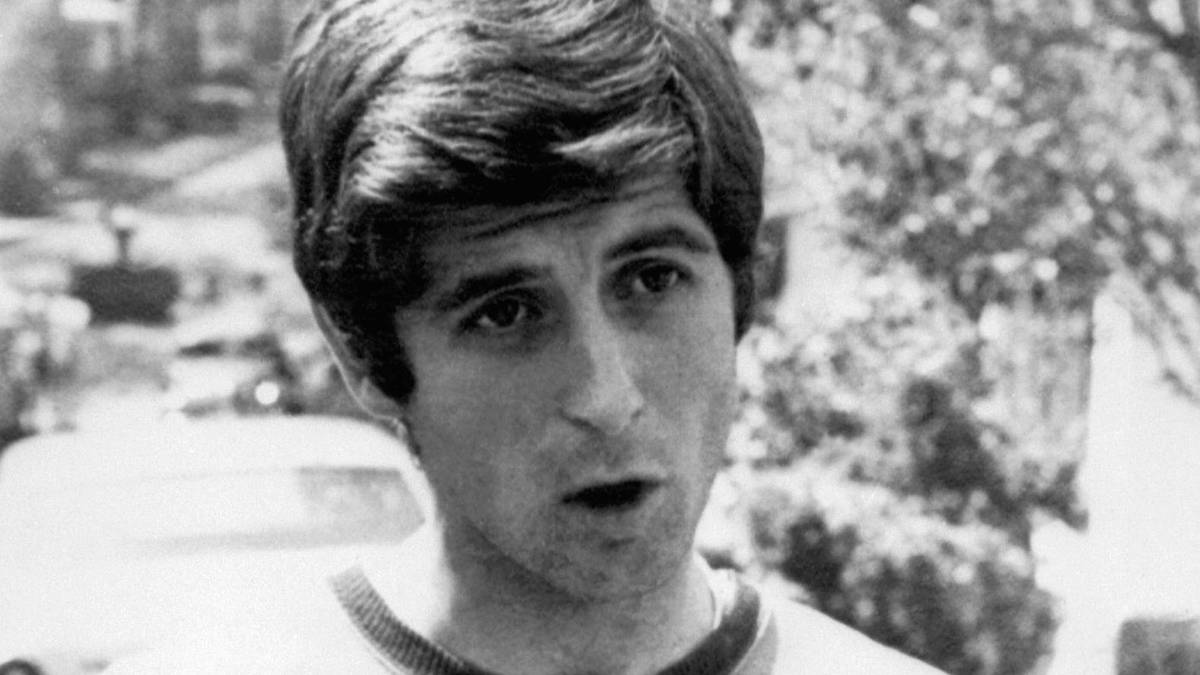 1969: GIANNI RIVERA (Italien/AC Mailand): Im krassen Gegensatz dazu steht Italiens "Golden Boy". Mit Milan gewinnt er zum zweiten Mal den Europapokal, mit einem 4:1 im Finale gegen Ajax. Zehn Jahre später tritt der 1,73 Meter kleine Rivera als Milans Rekordspieler ab