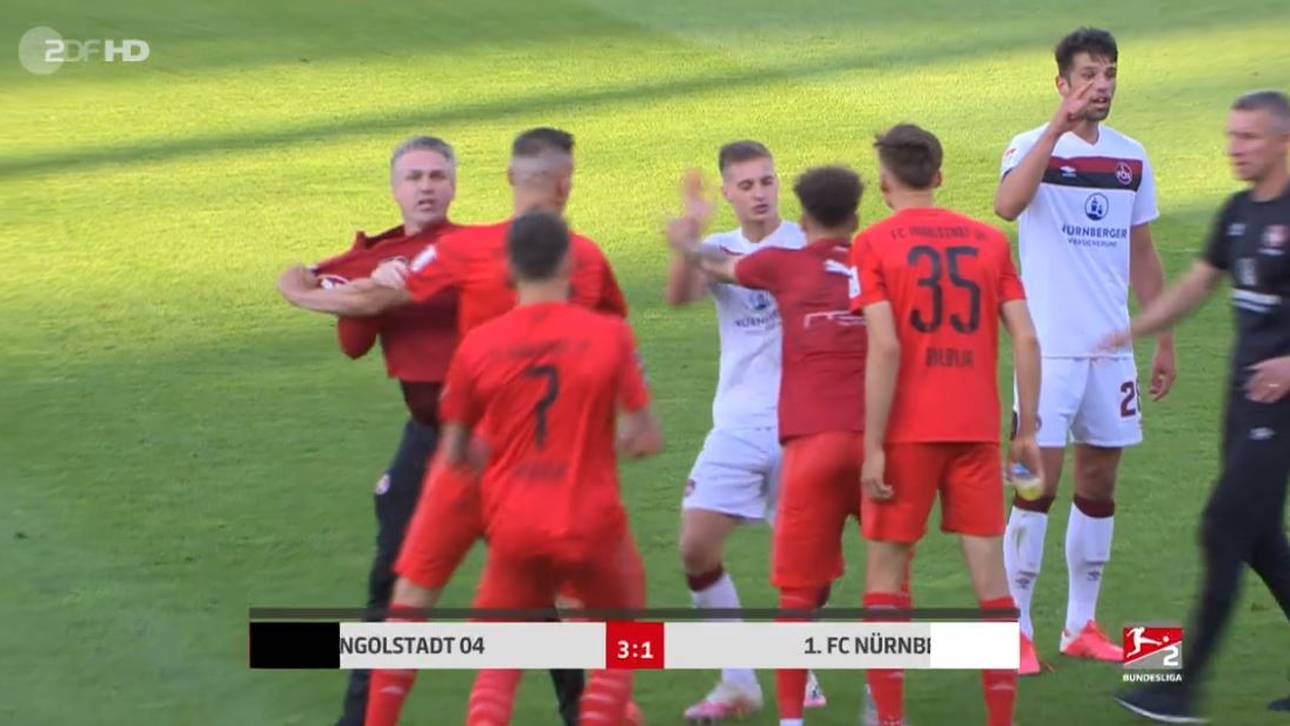 Nach Abpfiff ging es wild zur Sache