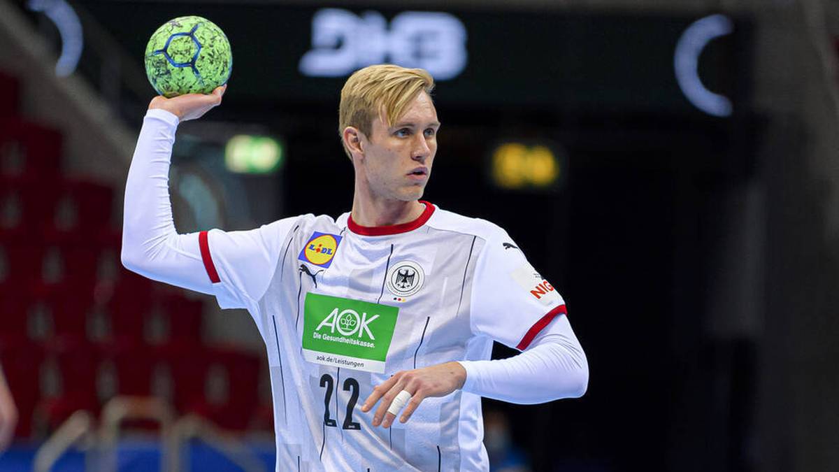 MARIAN MICHALCZIK: Der Rückraumspieler gehört zu den Spielern, die nicht völlig neu sind, aber auch noch nicht zur alten Garde gehören. Im Jahr 2017 debütierte er für die Nationalmannschaft. Kurz vor der WM musste der 23-Jährige aufgrund einer Verletzung im Training nicht nur um seine Teilnahme bangen, sondern sogar um sein Augenlicht. Er hatte einen Finger ins Auge bekommen und dadurch einen Einriss der Hornhaut erlitten. Mit Ruhe und Antibiotika ist diese Verletzung aber glücklicherweise schnell verheilen, sodass er der deutschen Mannschaft in Ägypten helfen kann 
