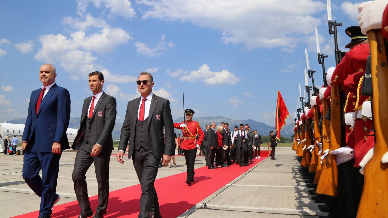 Pompöser Empfang für Albanien