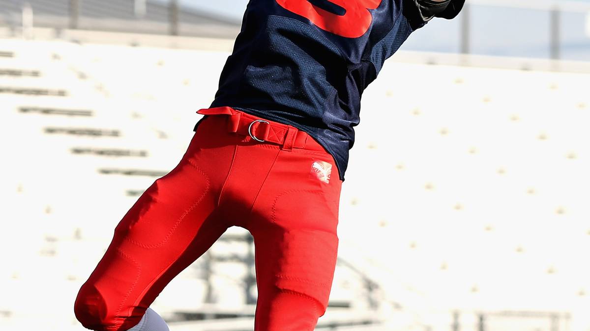 Ricciardo, der sich als Australier zumindest mit Rugby auskennen sollte, stellt sich beim Fangen alles andere als ungeschickt an