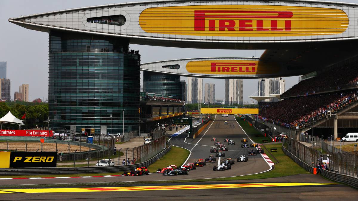 SCHANGHAI/CHINA, 9. April: Seit 2004 macht die Formel 1 in China Halt. Der im vergangenen Jahr nach seinem ersten Titel zurückgetretene Nico Rosberg gewinnt hier 2012 sein erstes Formel-1-Rennen