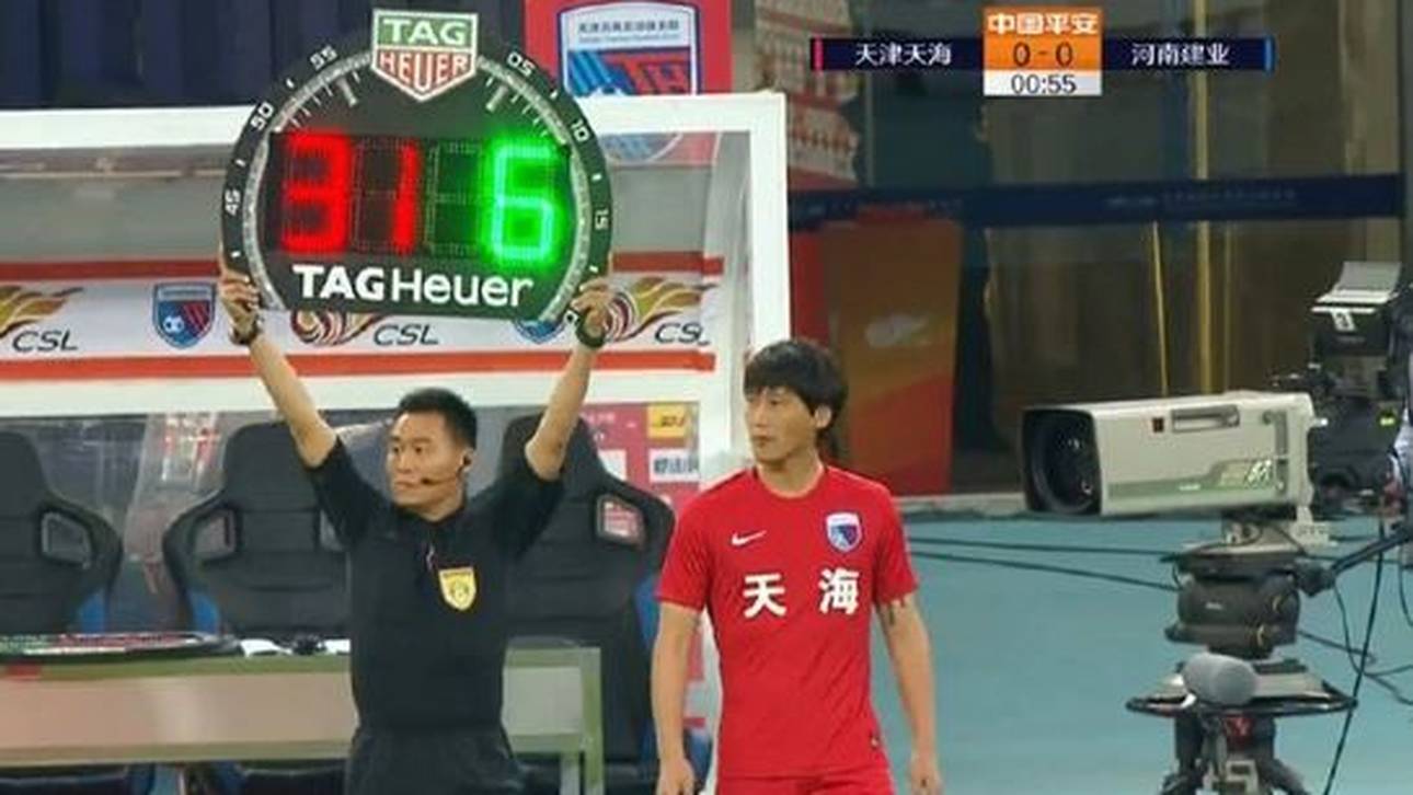 Spieler nach 55 Sekunden vom Feld