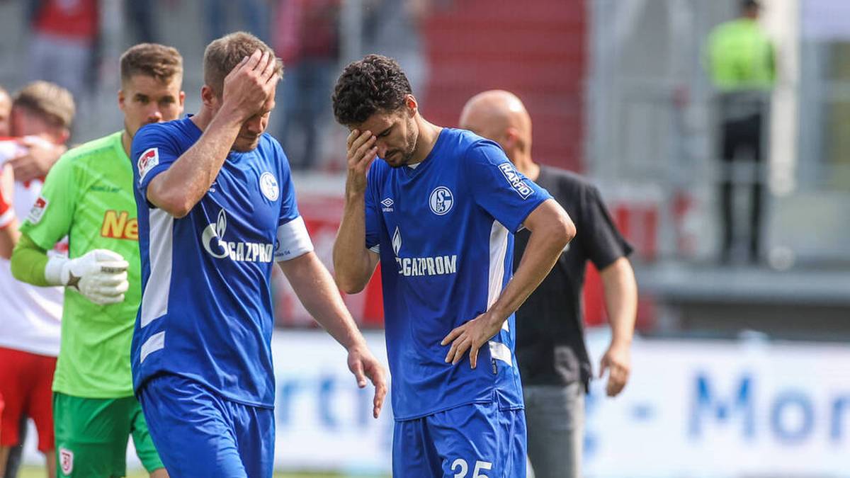 Beim Überraschungsteam Jahn Regensburg kommen Simon Terodde und der FC Schalke 04 mit 1:4 unter die Rädel