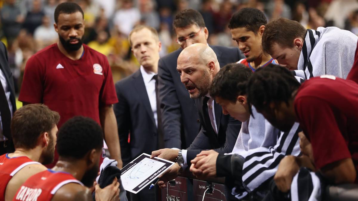 PLATZ 1: FC BAYERN BASKETBALL - Zwar liegen die Münchner nach der regulären Saison nur auf Rang drei, doch in der Schlussphase der Saison liefen die Bayern-Basketballer heiß und reihten bis zur Niederlage in Bayreuth 14 Siege aneinander. Vor allem offensiv kam das in der Breite gut besetzte Djordjevic-Team immer mehr ins Rollen