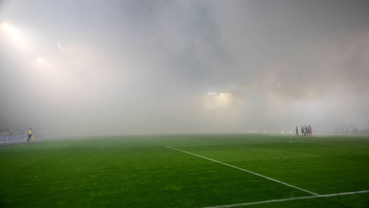 Nordderby wegen Pyro unterbrochen